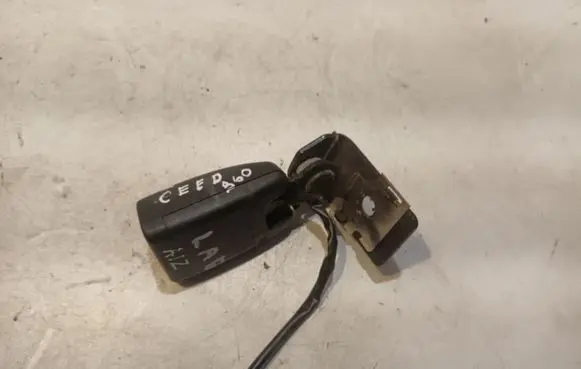 KIA Ceed Rear seatbelt buckle