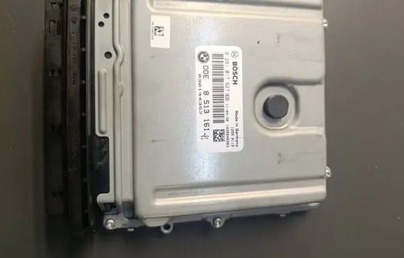 BMW 5 F10 F11 Engine control unit/module 0281017627 8513161 030144357