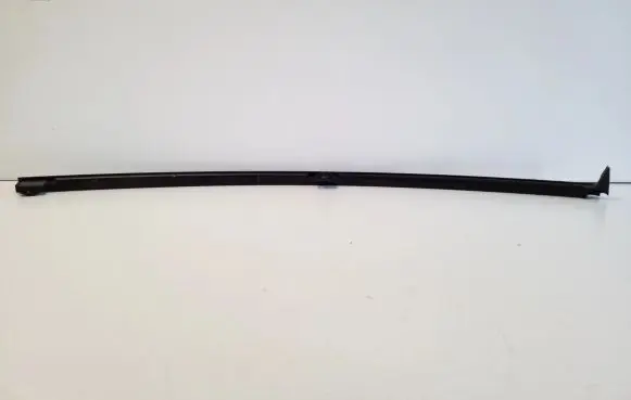 Lexus CT 200H Rear door windshield rail 