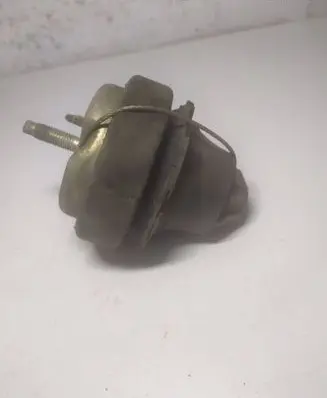 Engine mount bracket