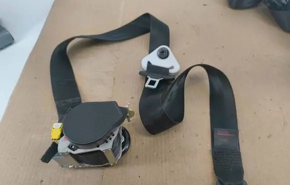 Peugeot 2008 I Front seatbelt 06818790 BAMPT0628