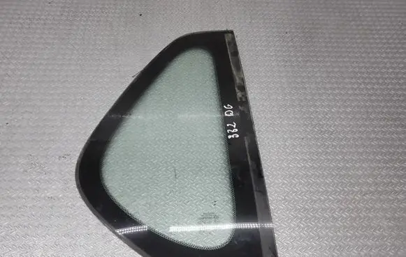 Opel Frontera B Side middle window/glass 