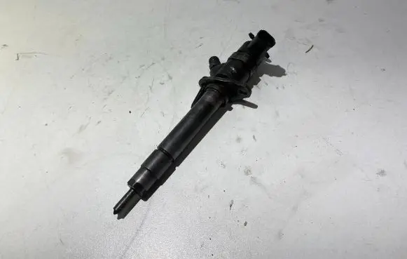 Volvo V70 Fuel injector 0445110078