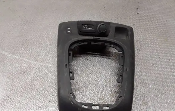 Renault Scenic III - Grand scenic III Gear shifter surround trim plastic 969330007R 969330001R
