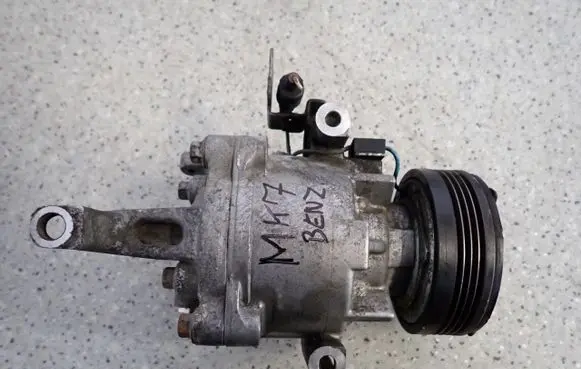 Suzuki Swift Cultus Air conditioning (A/C) compressor (pump) 9520068LA1