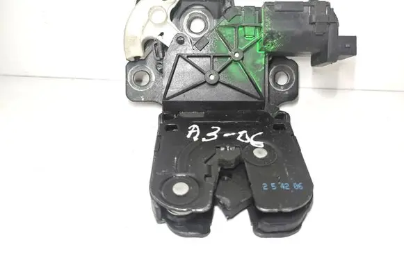 Audi A3 S3 8P Tailgate/trunk/boot lock/catch/latch 8P4827505B