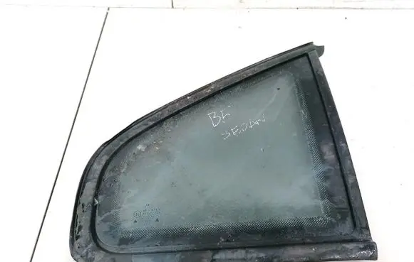 Volkswagen PASSAT B5 Rear side window