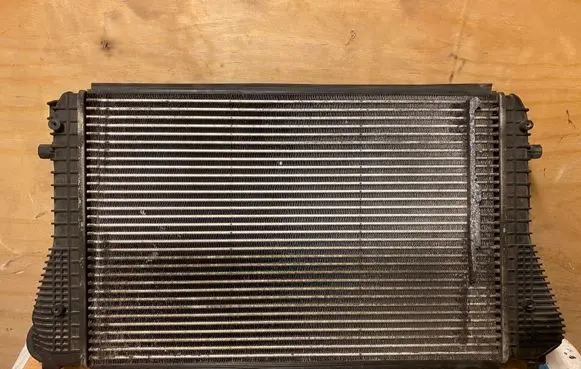 Volkswagen Touran I Intercooler radiator