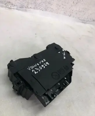 Volvo V40 Cross country Fuse box cover 30659192