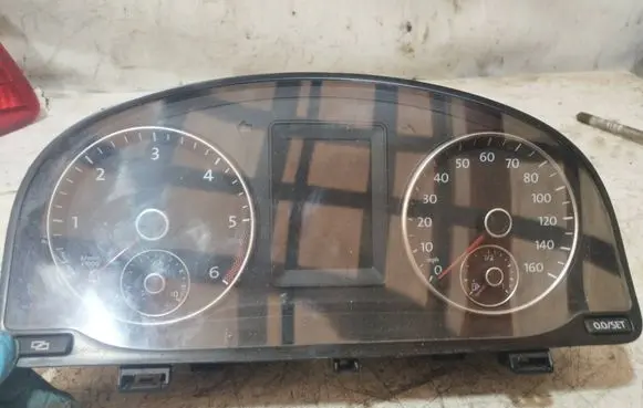 Speedometer (instrument cluster)