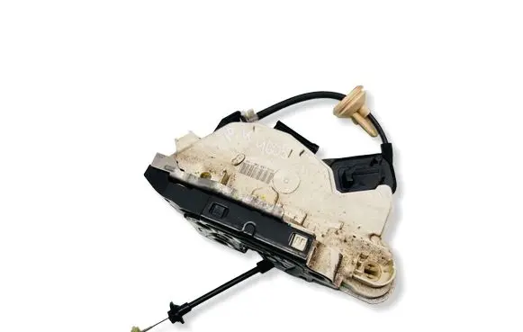 Volkswagen Golf VI Front door lock 5K1837015B
