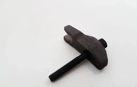 Hyundai i30 Fuel Injector clamp holder