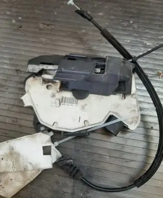 Skoda Superb B6 (3T) Front door lock 8K0959802A