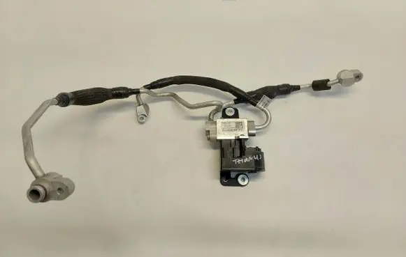Porsche Taycan 9J1 Air conditioning (A/C) expansion valve 4M0816682EJLK0121