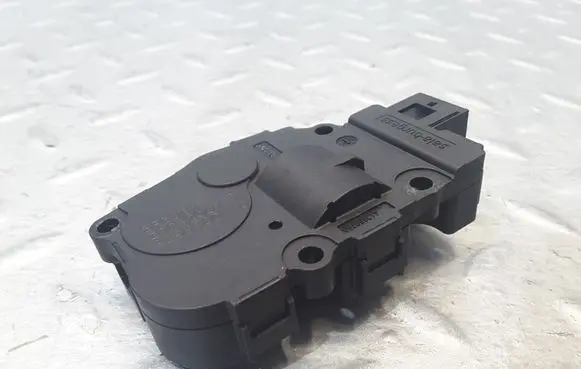 BMW 1 E81 E87 Air flap motor/actuator EFB331 20032007 929888G