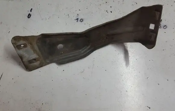 Volkswagen Jetta VI Fender mounting bracket