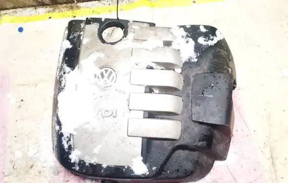 Volkswagen Touareg I Engine cover (trim)