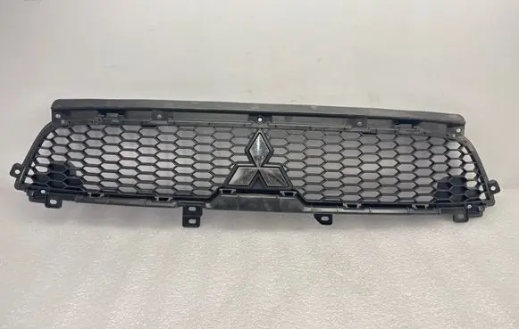 Mitsubishi Outlander Front bumper upper radiator grill 6402A198