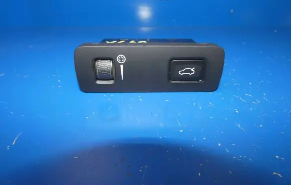 Volvo XC40 Tailgate opening switch 31443873 18W506 T18500638202