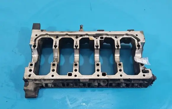 Volvo V50 Oil filter mounting bracket 08642225 IMPRK1533354