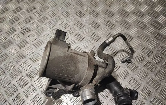 Mercedes-Benz C W205 Water pump A2742000207