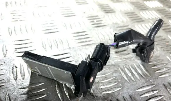 Toyota C-HR I Mass air flow meter 2220475030