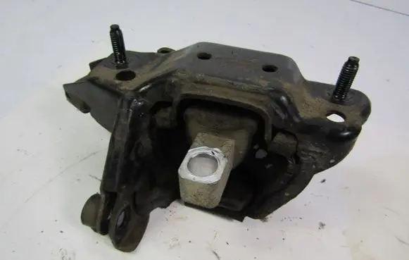 Skoda Fabia Mk1 (6Y) Gearbox mounting bracket 