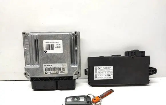 BMW 1 E82 E88 Engine ECU kit and lock set 7823420 0281014572 9147226