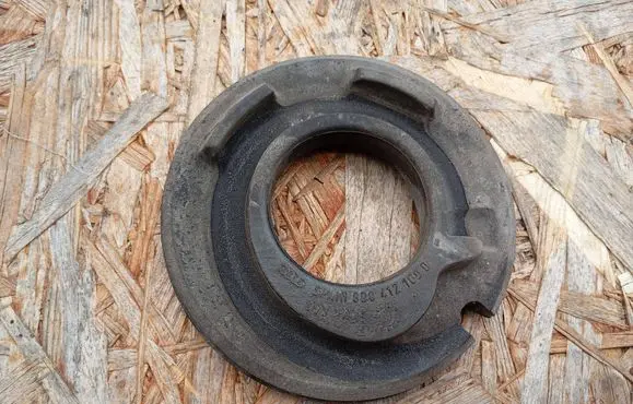 Audi A4 S4 B6 8E 8H Front coil spring rubber mount 8D0412109D