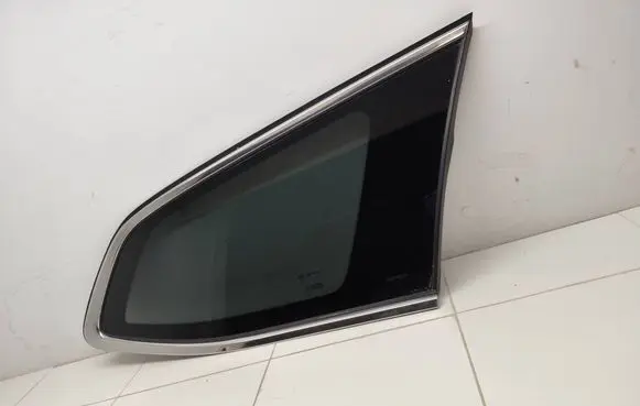Rear side window