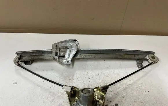 Rear door manual window regulator