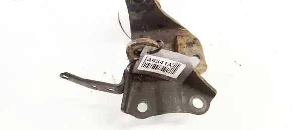 Toyota Avensis T270 Engine mounting bracket 