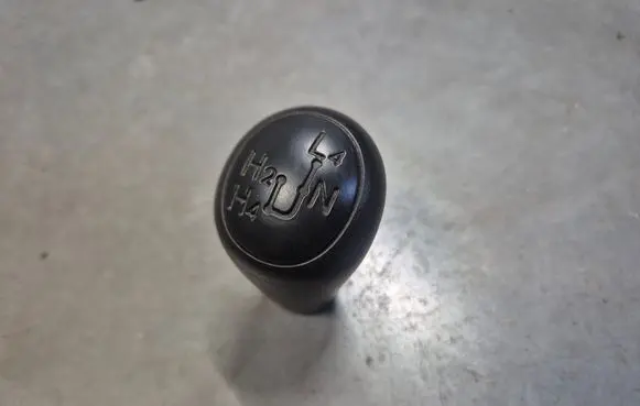Toyota Hilux (AN10, AN20, AN30) Gear lever shifter trim leather/knob 