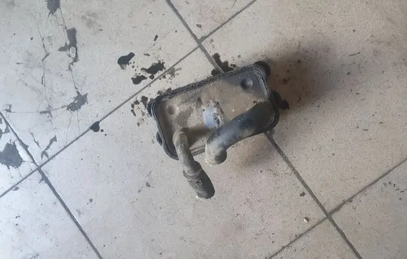 Engine oil radiator