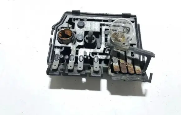 Volkswagen PASSAT B3 Tail light bulb cover holder