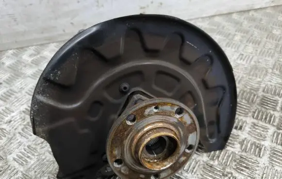 Volkswagen Golf VIII Front wheel hub