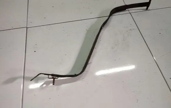 Fuel tank mounting bracket