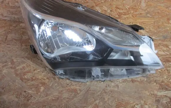 Toyota Yaris Headlight/headlamp