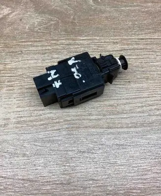 Volvo S70 V70 V70 XC Brake pedal sensor switch 9128577 98W28K