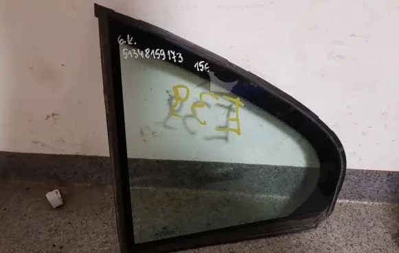 BMW 5 E39 Rear vent window glass 51348159173