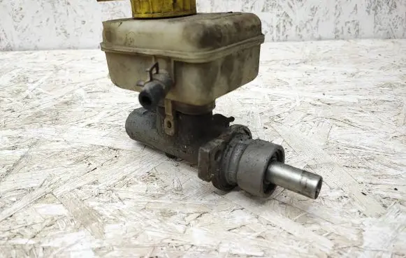 Volkswagen Golf IV Master brake cylinder 21027099