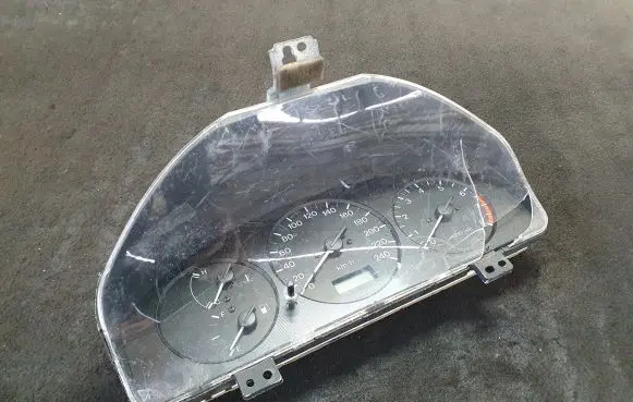 Mazda 626 Speedometer (instrument cluster) GE6WD
