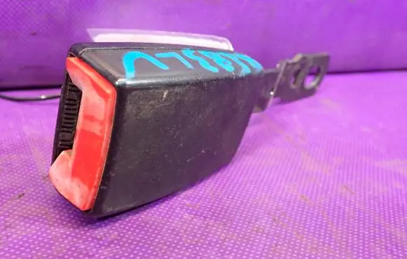 Audi A2 Front seatbelt buckle 8Z0857455F