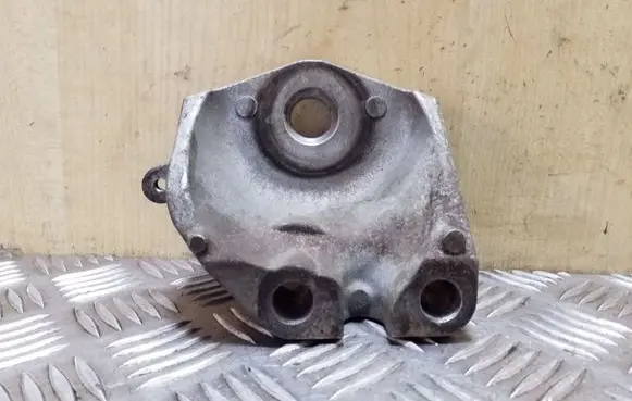 Mazda 6 Engine mounting bracket