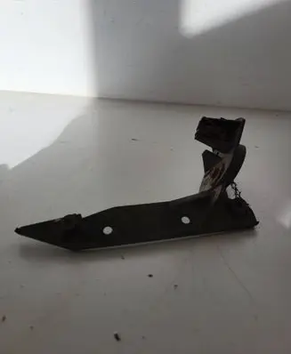 BMW 3 E90 E91 Headlight/headlamp mounting bracket 7058448