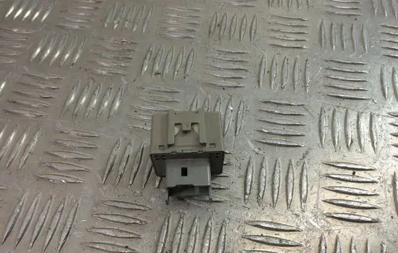 Lexus RX 300 Other relay 8198053020