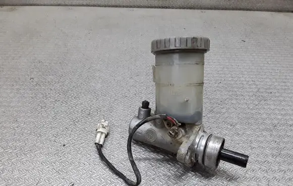 Suzuki Grand Vitara I Master brake cylinder