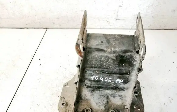 Front bumper mounting bracket