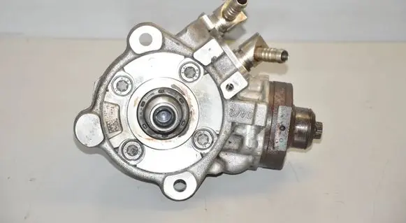 BMW 5 E60 E61 Fuel injection high pressure pump 7807495