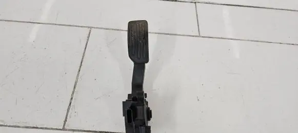 Renault Megane III Accelerator throttle pedal 6474191